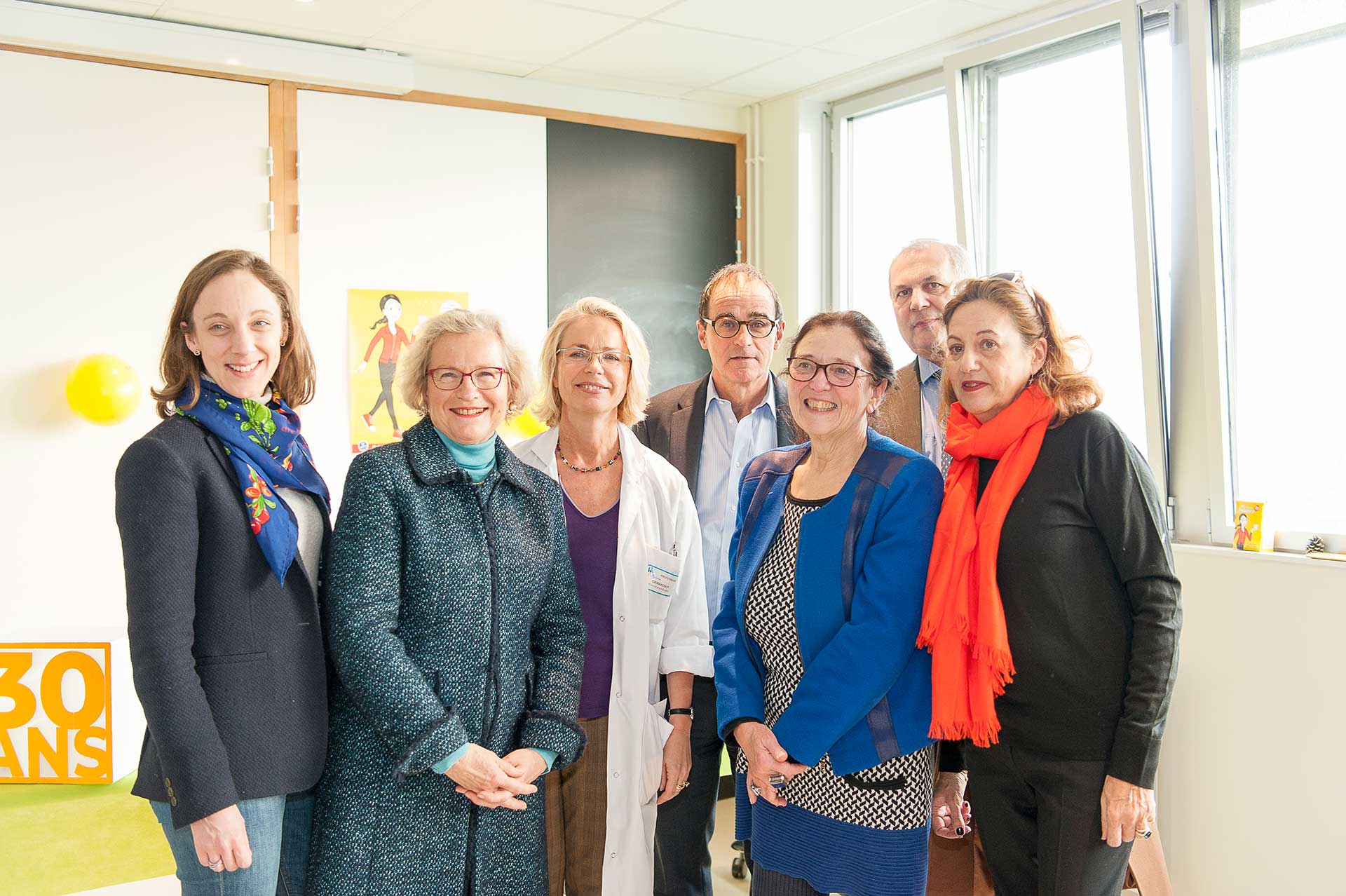 Photo des institutionnels à l'occasion de l'inauguration de l'hôpital de jour de médecine de l'adolescent