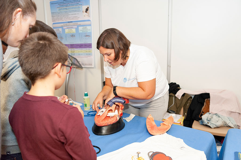 Stand tenu par la Maison de la recherche clinique lors de la fête de la science 2019